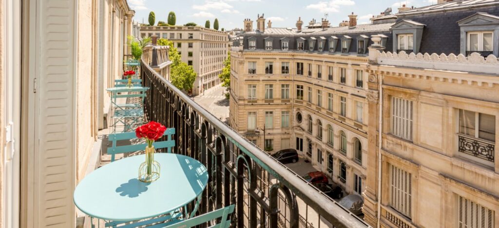 photo d'un appartement parisien, prise de vue d'un balcon